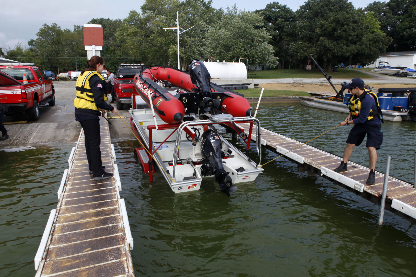 Gallery: Dive crews train on Cedar Lake